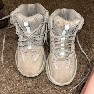 Size is 5 . I do not have the box .